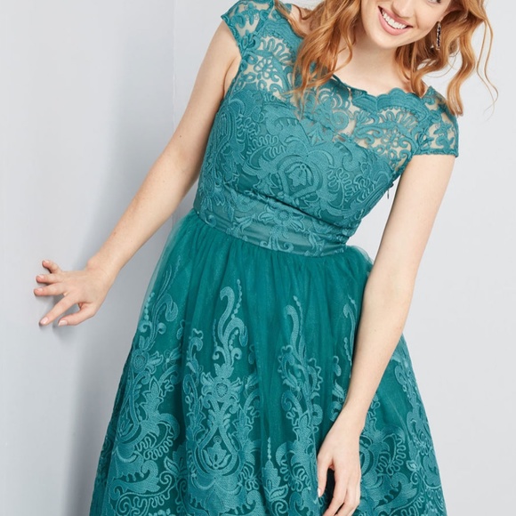 Chi Chi London Lace Dress in Green - Picture 4 of 4